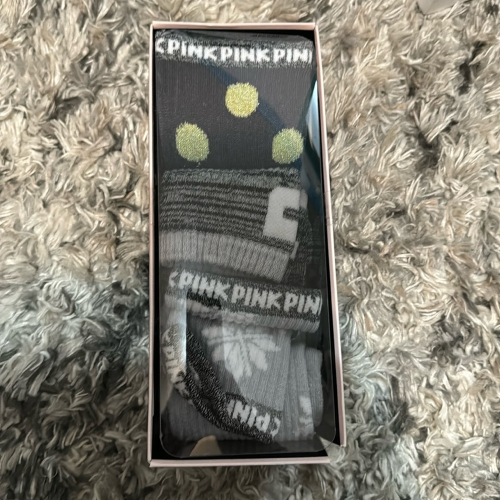PINK Christmas socks- never worn